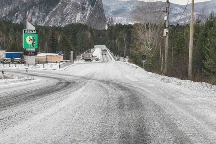 В Хакасии после вмешательства приставов отремонтировали аварийный мост через Абакан