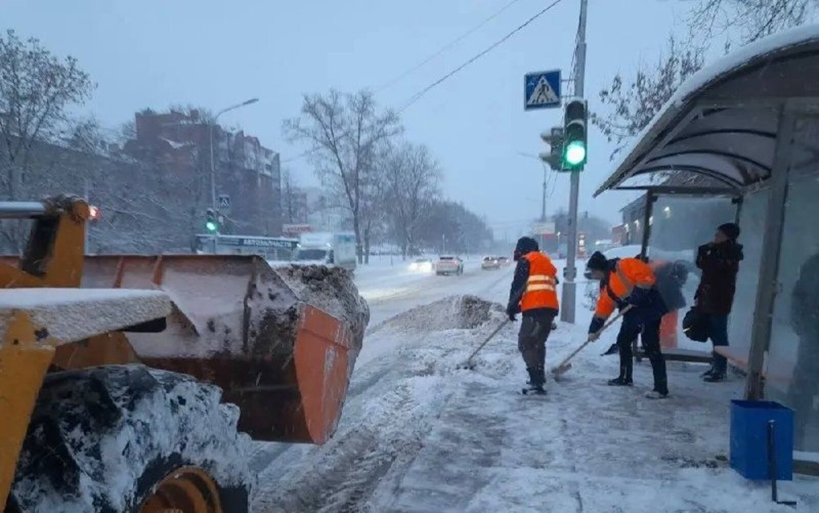 Снегопад в Уфе заставил коммунальные службы перейти на круглосуточную работу