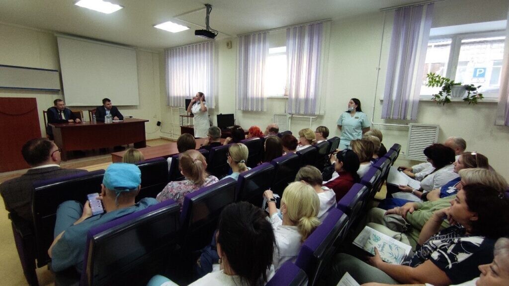 Власти Новосибирской области создали рабочую группу из-за конфликта в Искитимской ЦРБ