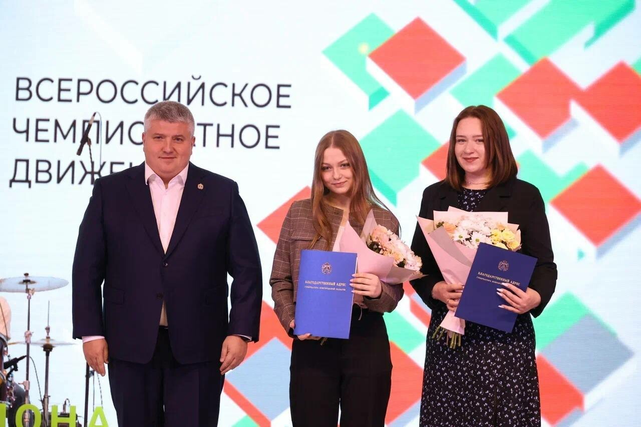 Дронов вручил награды лучшим студентам колледжей Новгородской области