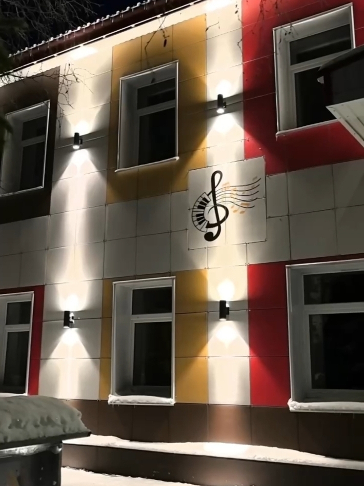 Полярная ночь в Мурманске засветилась новыми огнями и стала уютнее