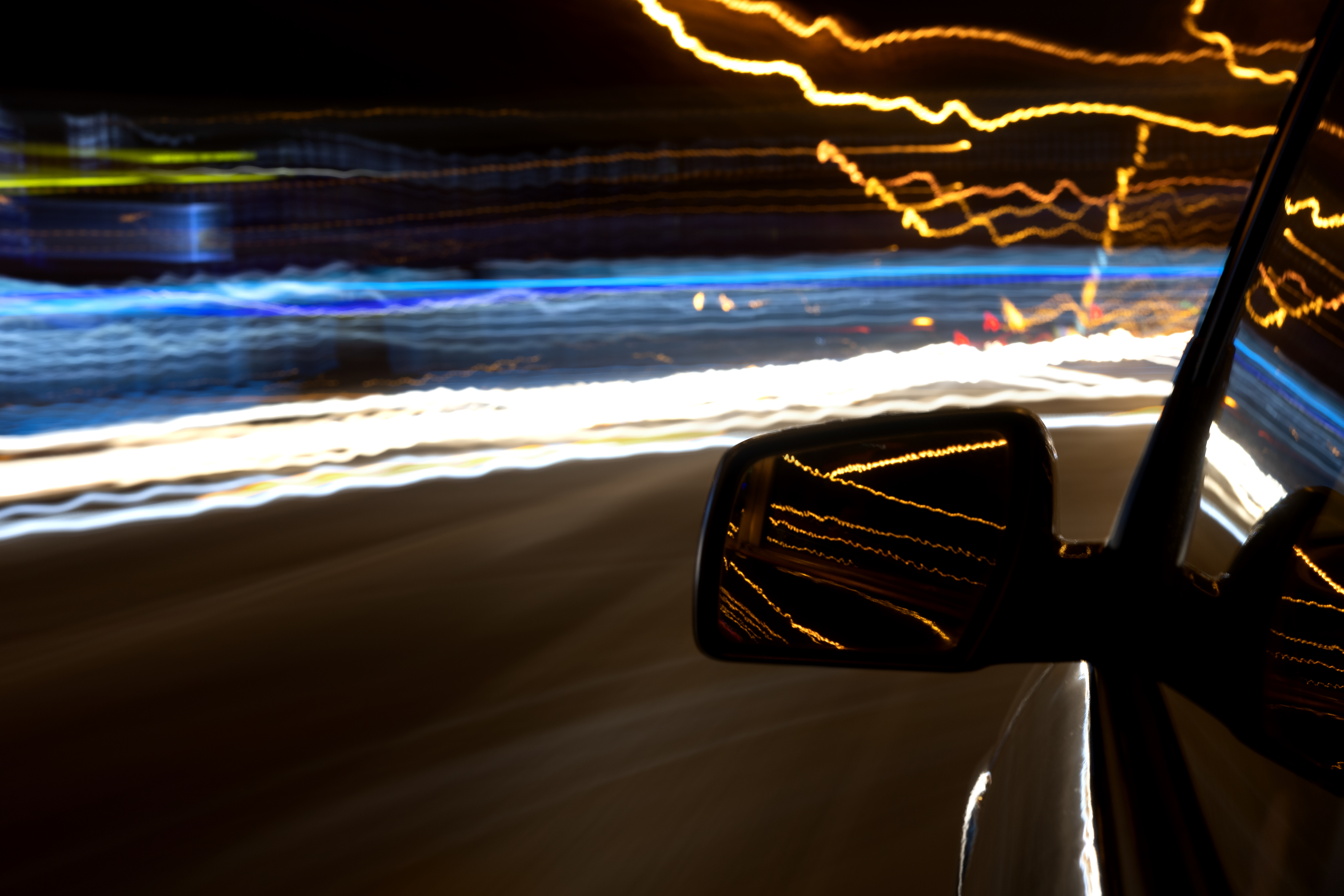 Новогодние гирлянды на авто могут привести к лишению прав