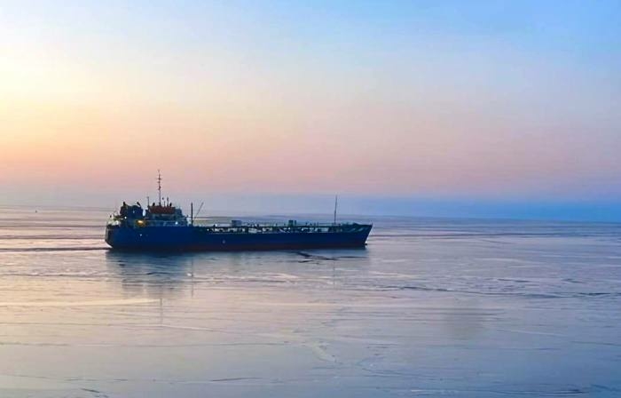 Ледоколы выходят на дежурство в Астраханской области