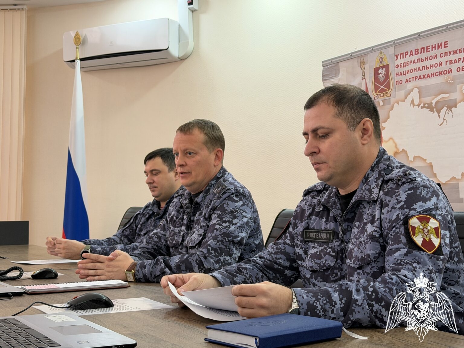 Охранники в Астрахани прошли специнструктаж перед праздниками