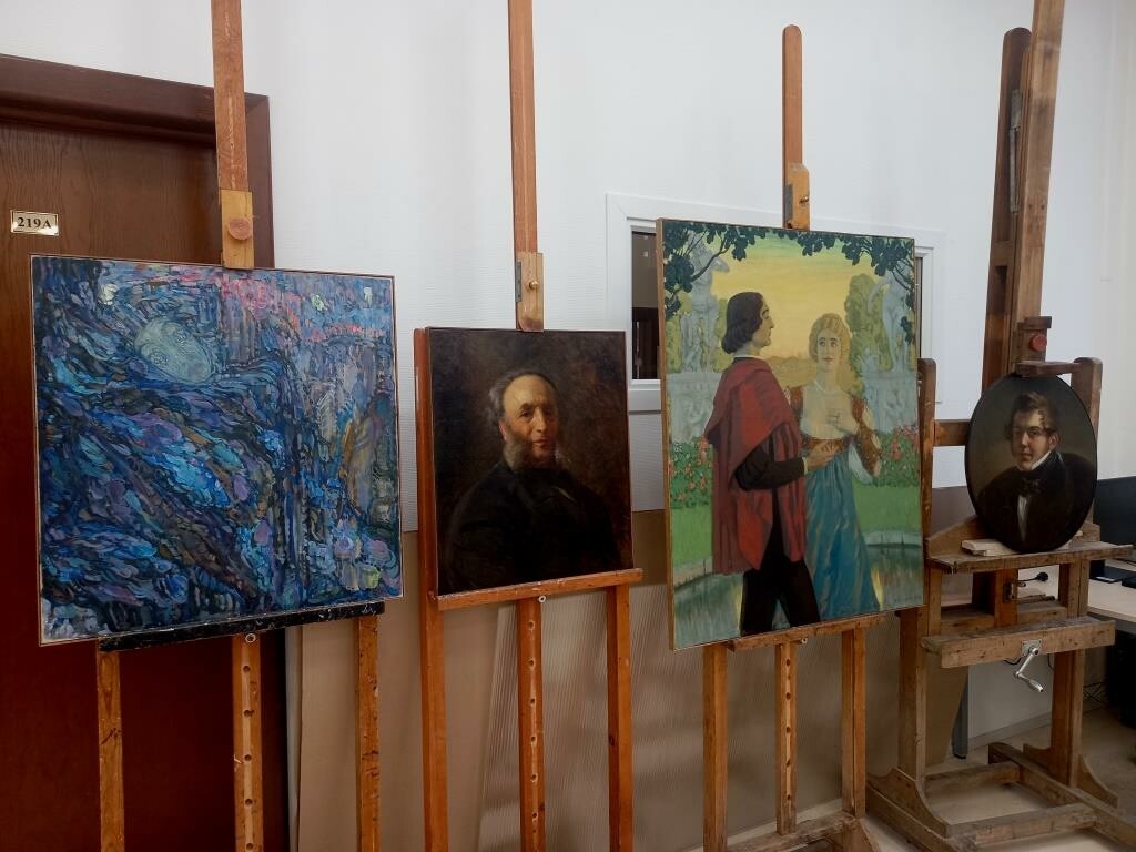 Картины из астраханских музеев прошли сложную реставрацию