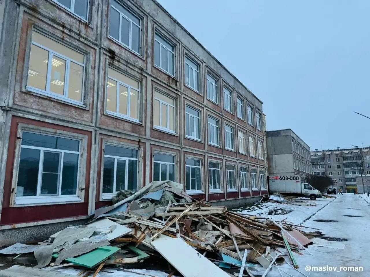 В Череповце проверили процесс подготовки к капитальному ремонту школы №32