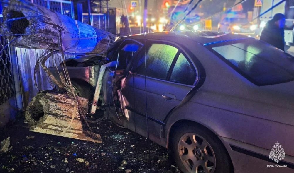 В Мелитополе мужчина наехал на опору линии электропередачи