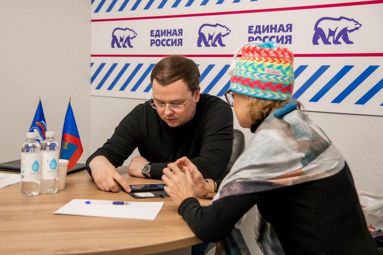 Лебедев выслушал проблему мурманчанки о совместном содержании общего двора