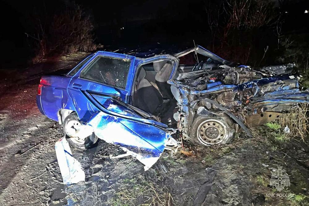 В Шахтерске водитель легковушки врезался в экскаватор