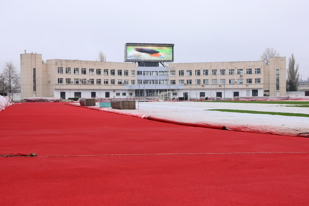 В Керчи отремонтирую стадион имени 50-летия Октября