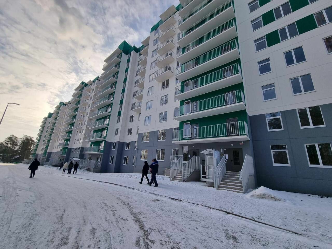 В Луге еще 13 семей получили квартиры по программе расселения из аварийного жилья