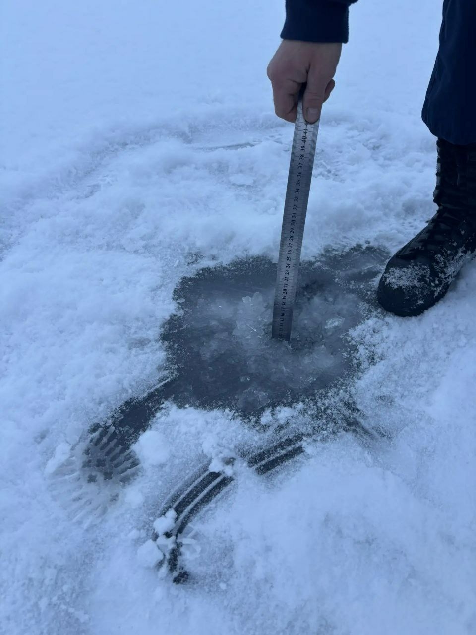 Спасатели Астрахани предупредили жителей о запрете выхода на лед