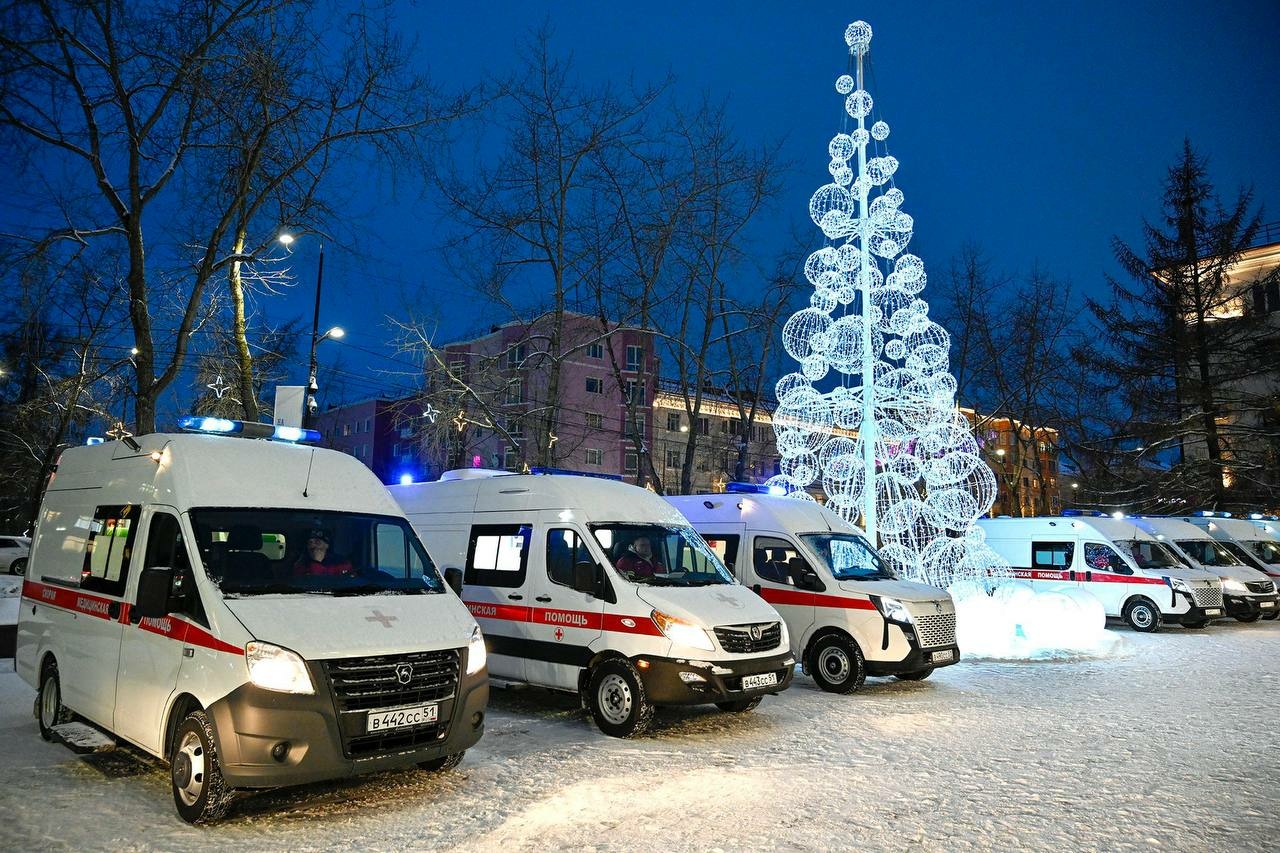 В Заполярье Андрей Чибис вручил ключи от 20 новых автомобилей скорой помощи