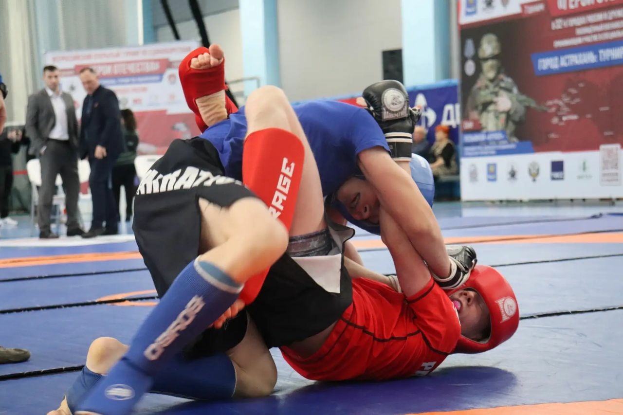 В Астрахани прошел турнир по борьбе для участников СВО