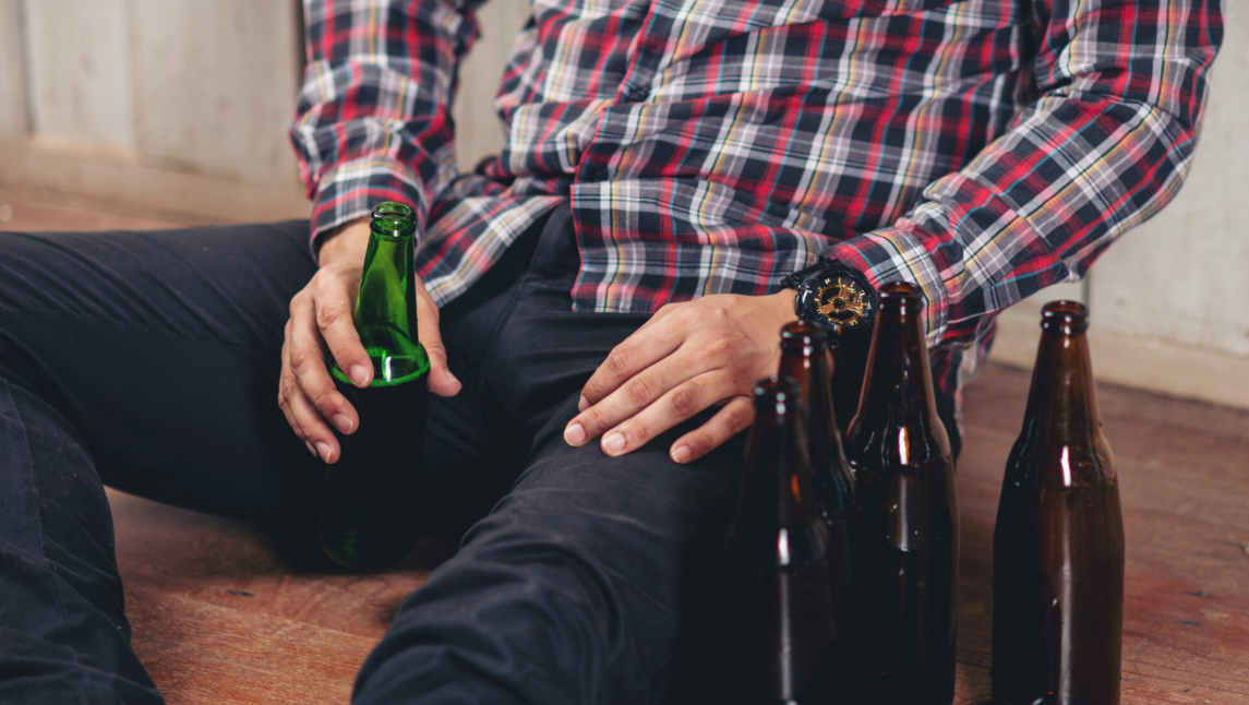 Многолетний алкоголизм довел британца до цирроза печени и поражения почек