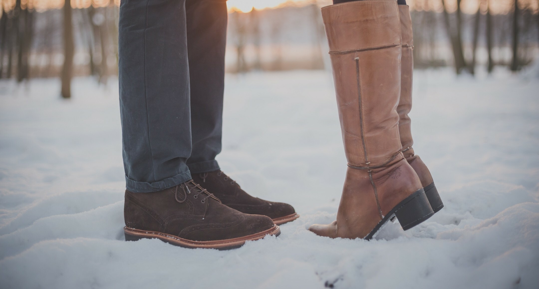 Врач рассказал об опасности долгой ходьбы в зимней обуви