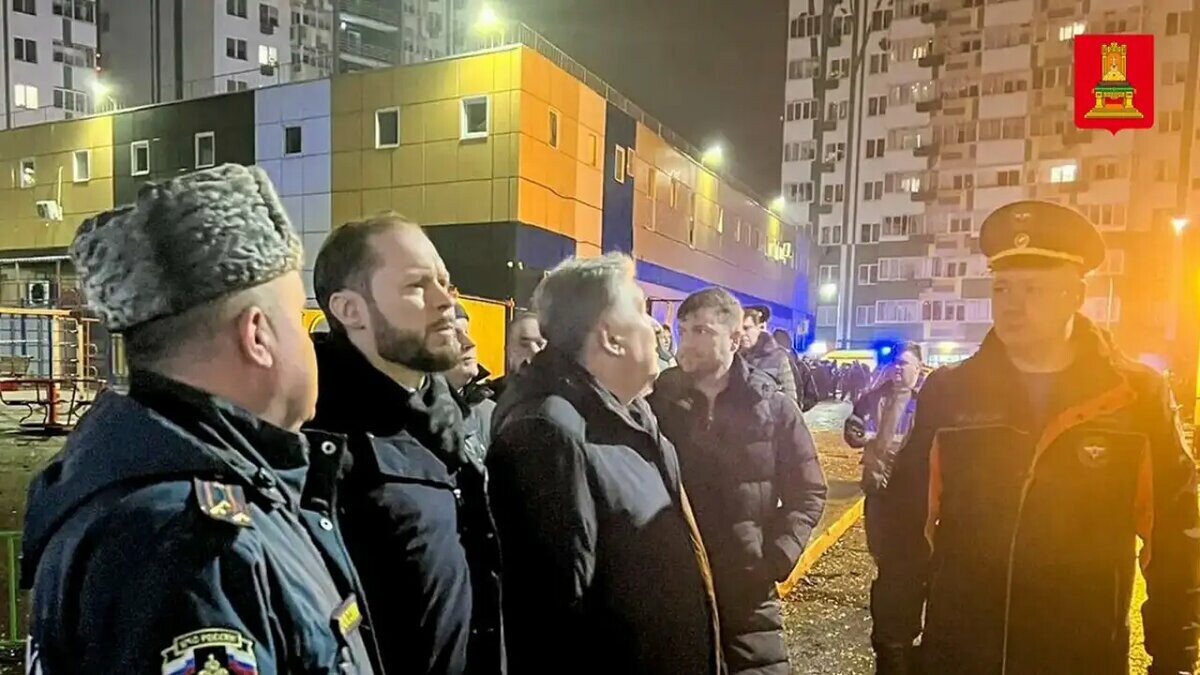 Жильцов тверской многоэтажки эвакуировали после падения БПЛА