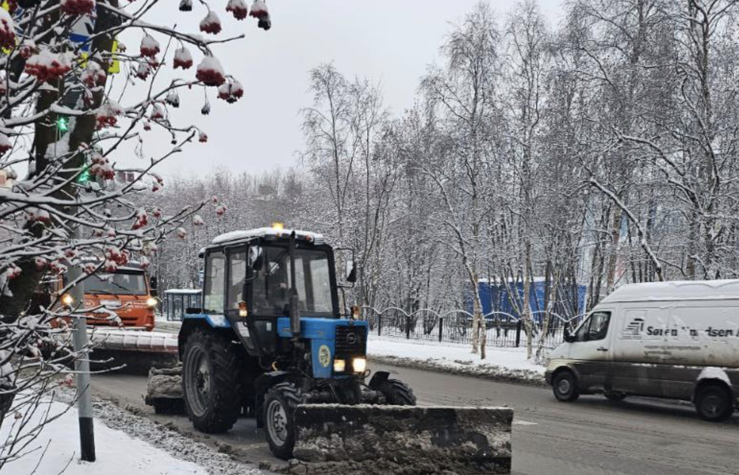 В Мурманске дороги и тротуары чистят круглосуточно