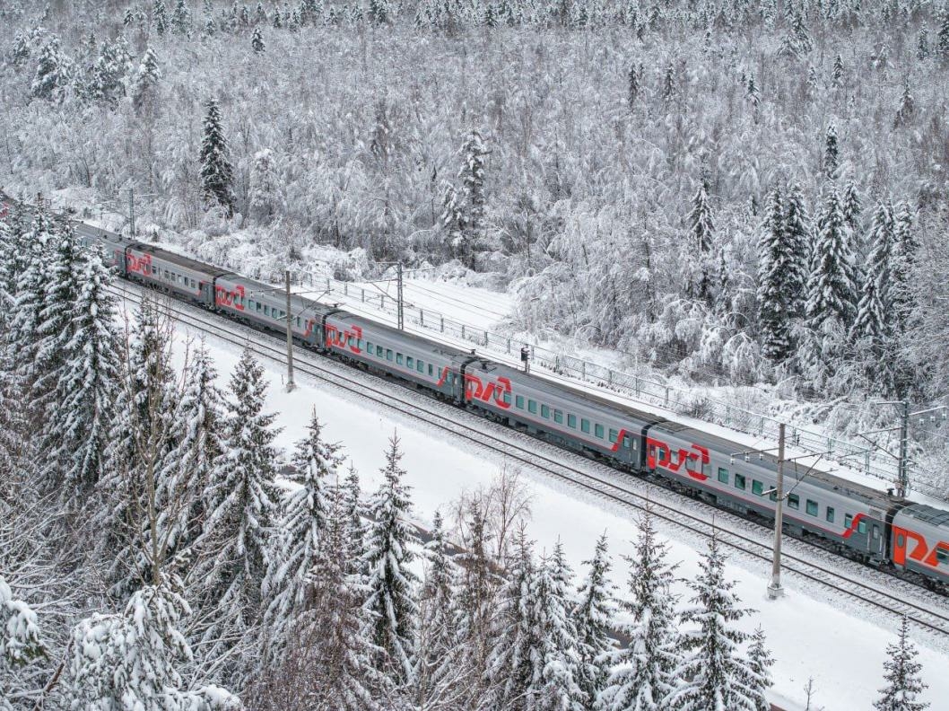 Увеличен поток поездов в Москву и Петербург для жителей Уральского округа