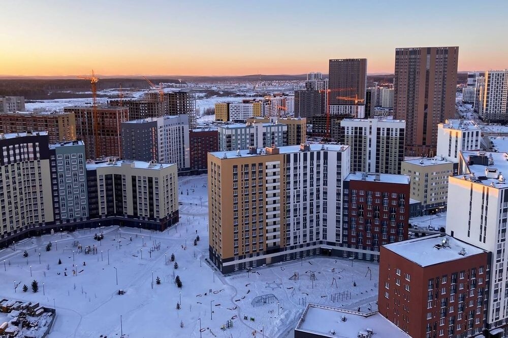 В Екатеринбурге сдали высотный дом рядом со школой и поликлиникой
