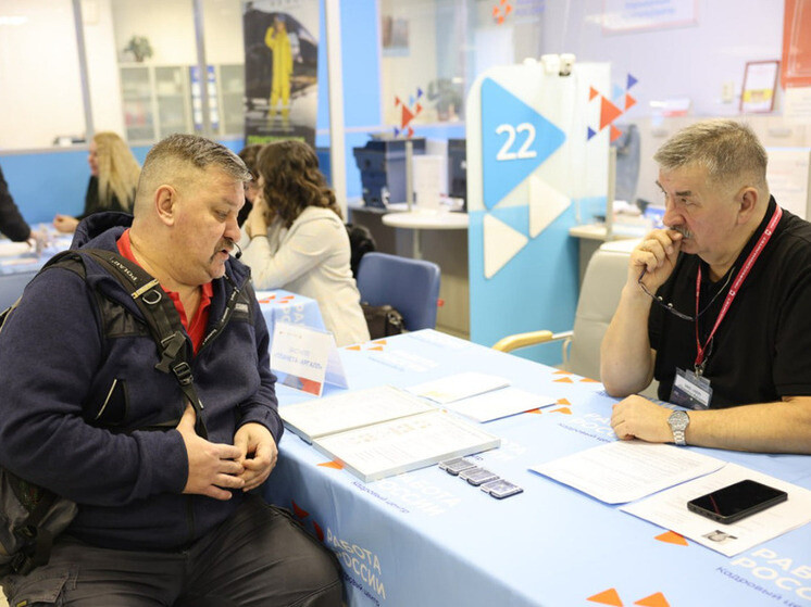 В Новгородской области провели масштабный день трудоустройства с 240 вакансиями