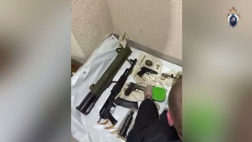 В офисе фигуранта петербургского дела нашли замурованный тайник с гранатометами