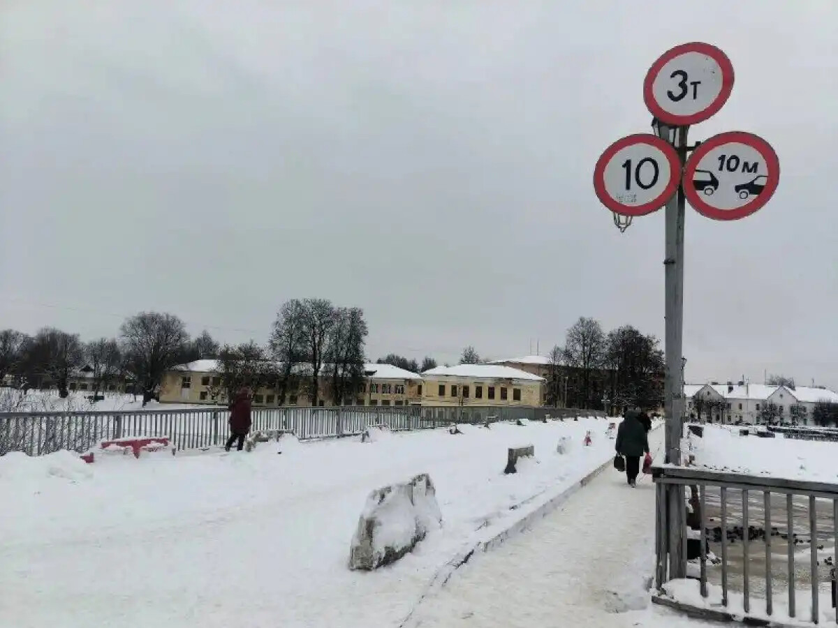 Для реконструируемого Живого моста в Старой Руссе изготавливают новые ограждения и фонари