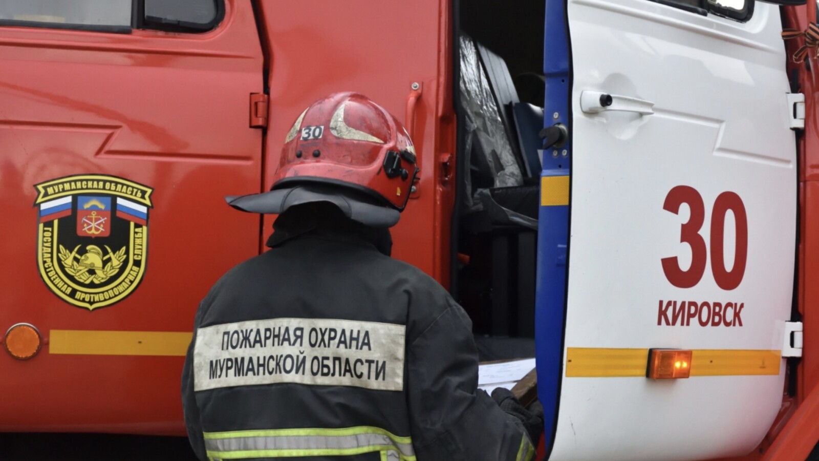 Пожар в пятиэтажном доме в Апатитах ликвидировали за 17 минут