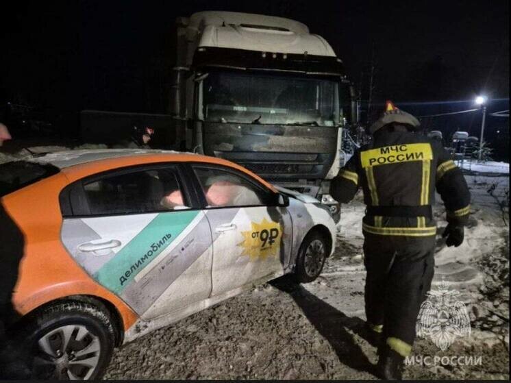 На трассе «Дорога жизни» произошло серьезное ДТП с тремя автомобилями