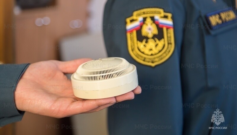 В МЧС напомнили астраханцам о важности пожарных извещателей