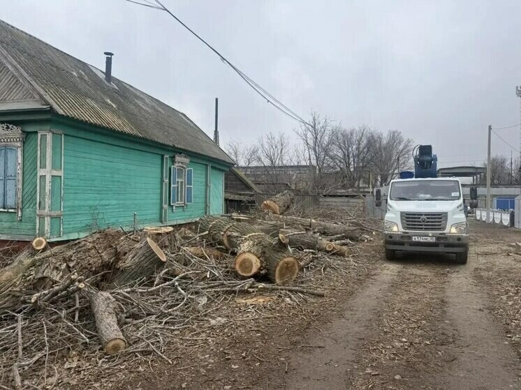 Коммунальные службы Астрахани устраняют последствия новогодних гуляний