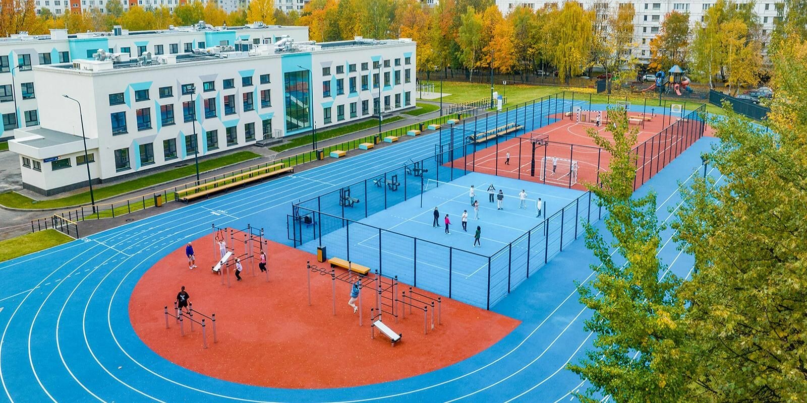 До конца года в Москве реконструируют около 100 школ