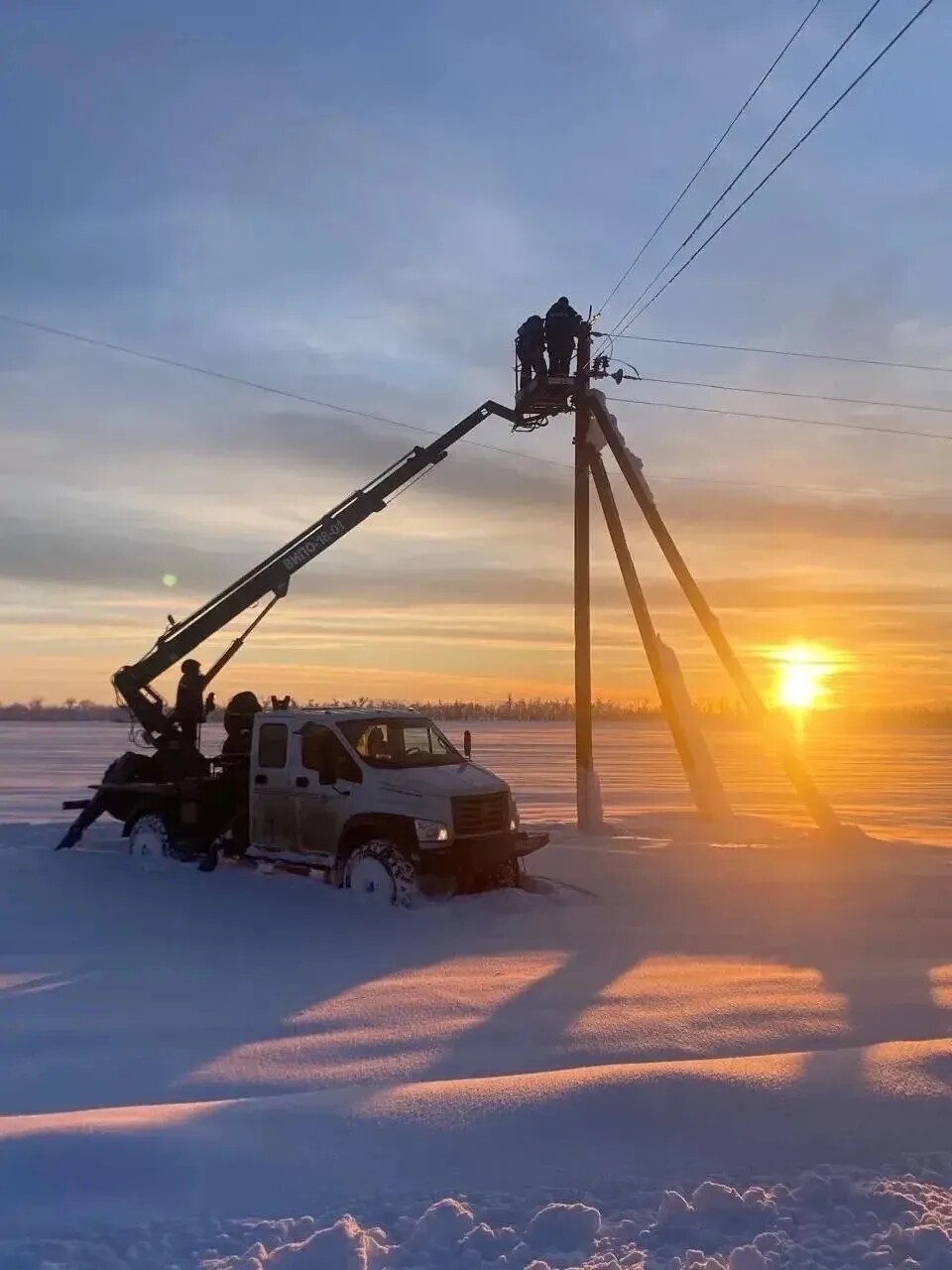 Астраханские энергетики помогли восстановить электроснабжение в Адыгее