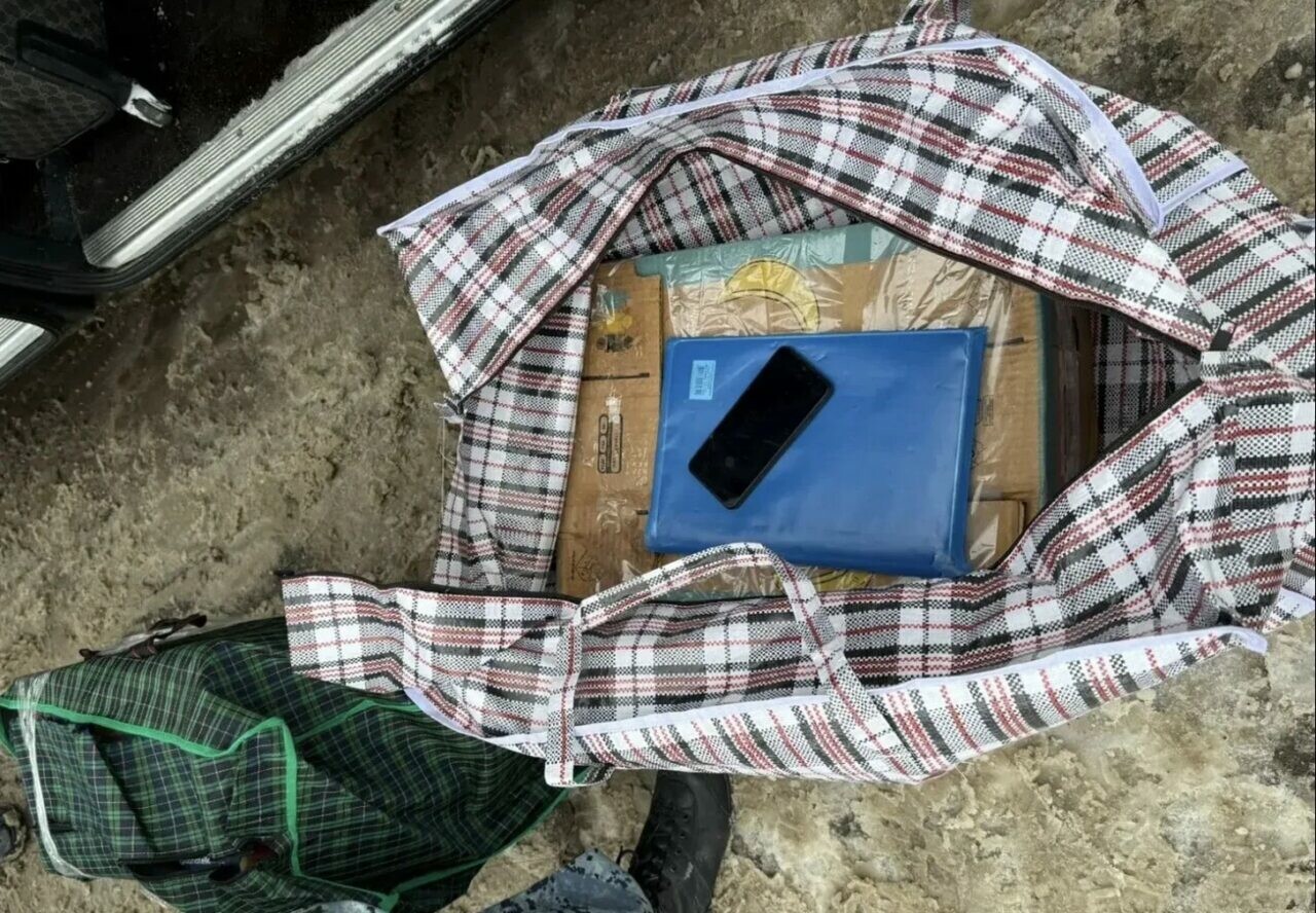 Автобус до Москвы остановили под Астраханью и нашли живой груз без документов