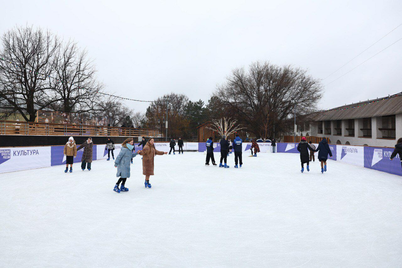 На кремлевском катке усилили контроль после наплыва желающих покататься