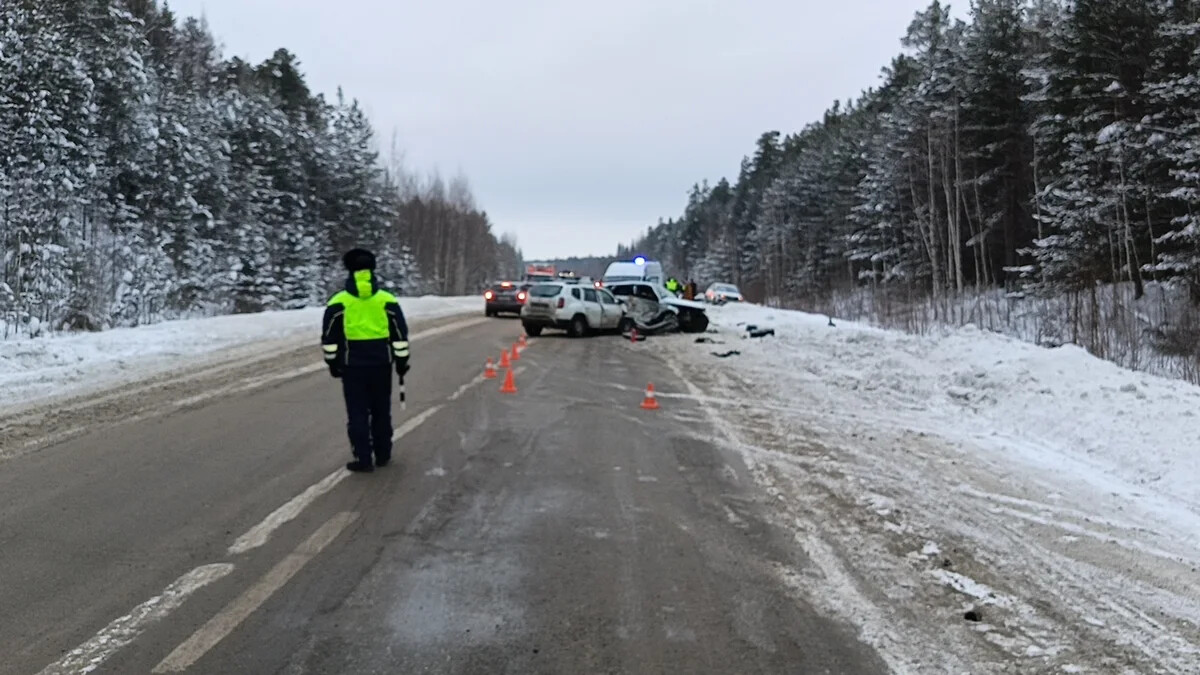 Пенсионер за рулем кроссовера устроил жесткое ДТП на Серовском тракте