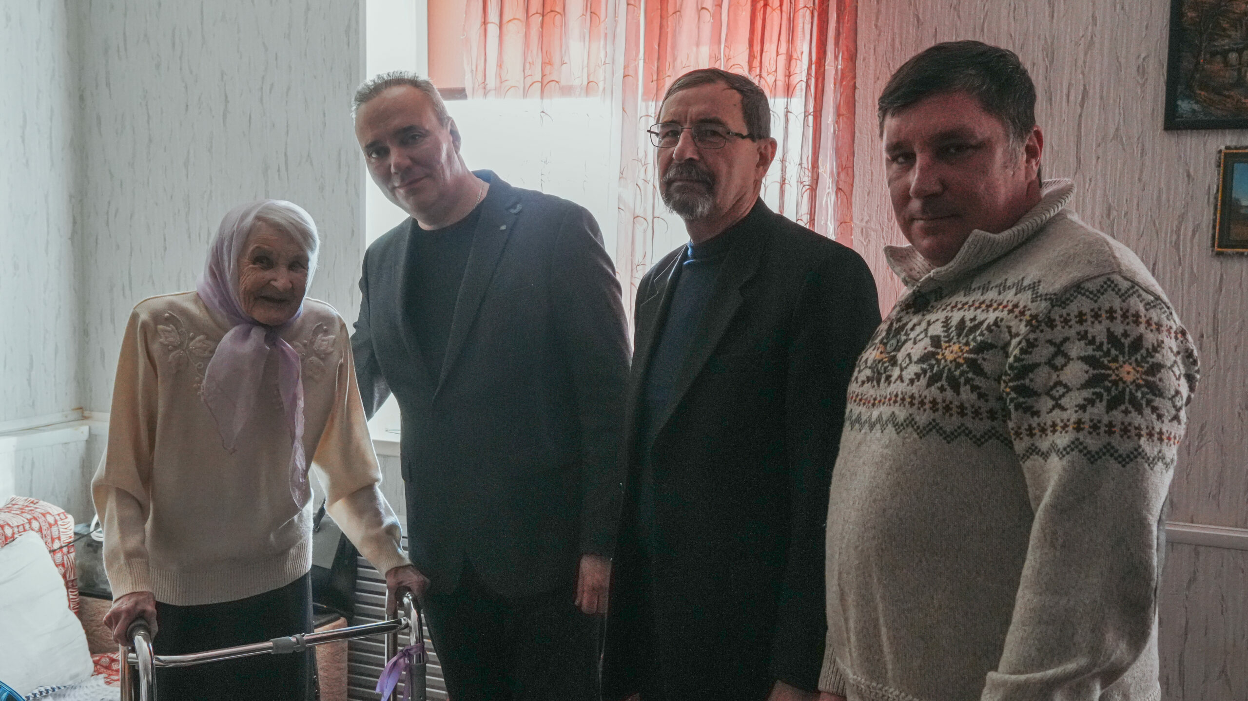 Депутат Андрей Маркин поздравил астраханскую блокадницу с памятной датой