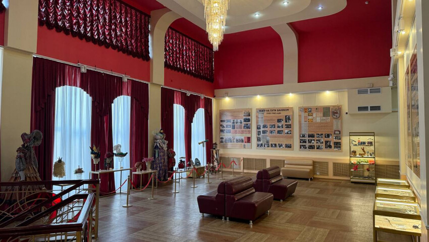 ТЮЗ в Астрахани приглашает на две новые выставки