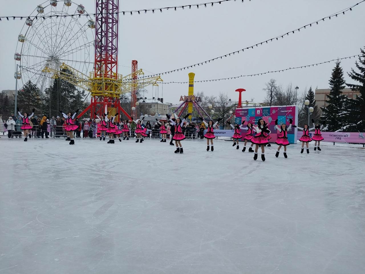 На «Улетном катке» тюменцы увидели мастерство спортсменов