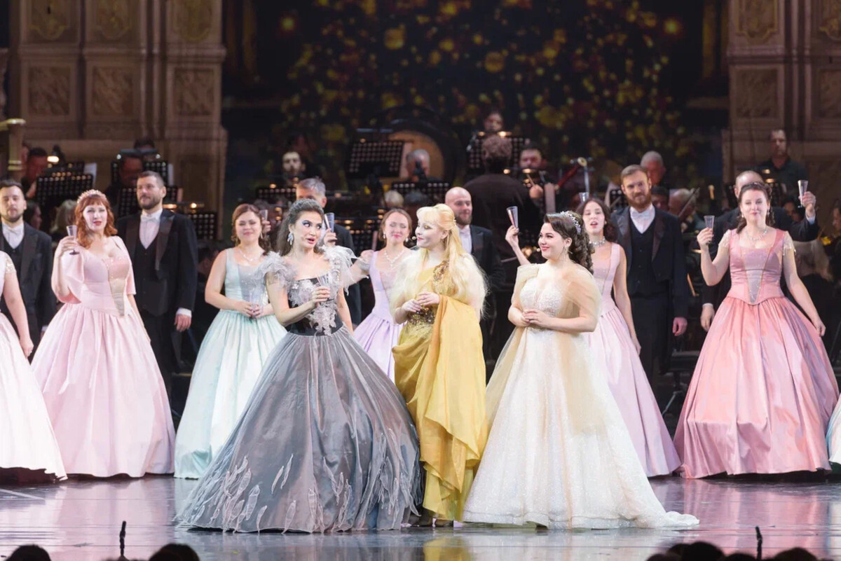 В День артиста астраханцев приглашают поговорить о музыке в театре оперы и балета