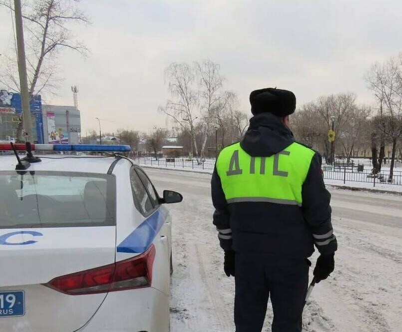 Новогодние дороги Хакасии принесли автоинспекторам тысячи нарушений
