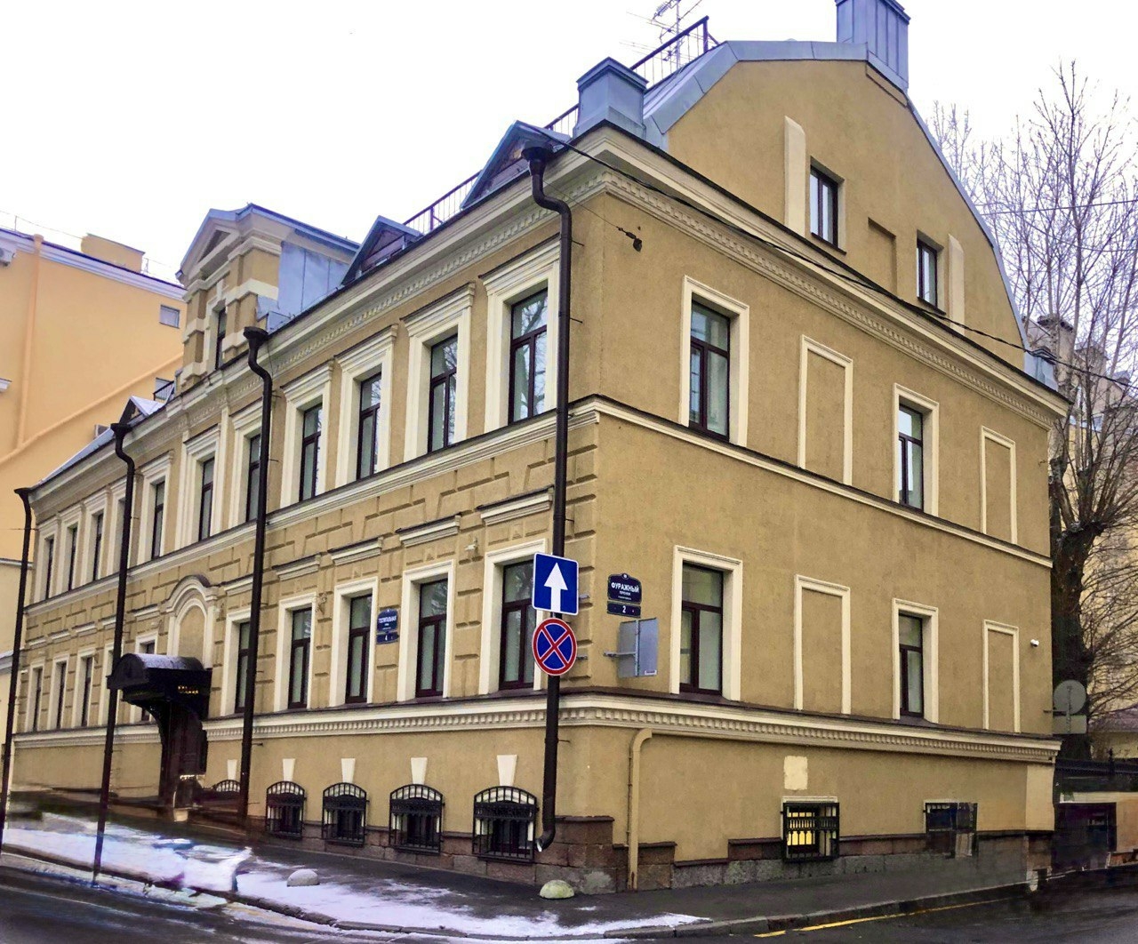 Исторический особняк в центре Петербурга подешевел на 120 миллионов рублей