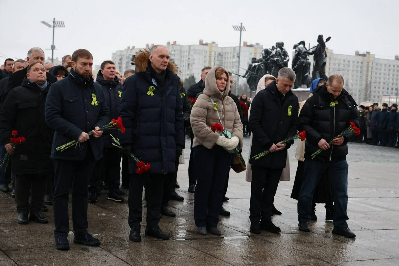 Дмитрий Ваньчков возложил цветы к монументу героическим защитникам Ленинграда