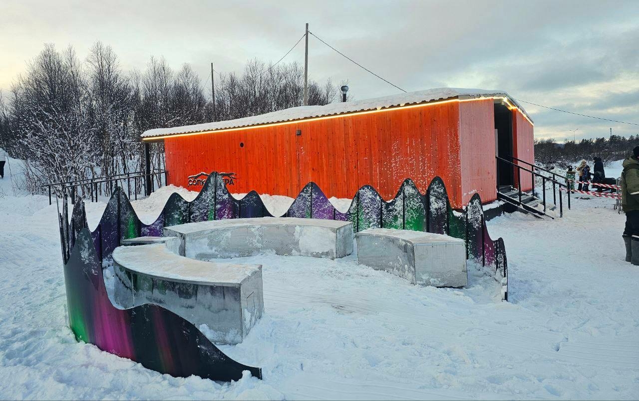 В Мурманске начал работу каток спортивного комплекса «Снежинка»