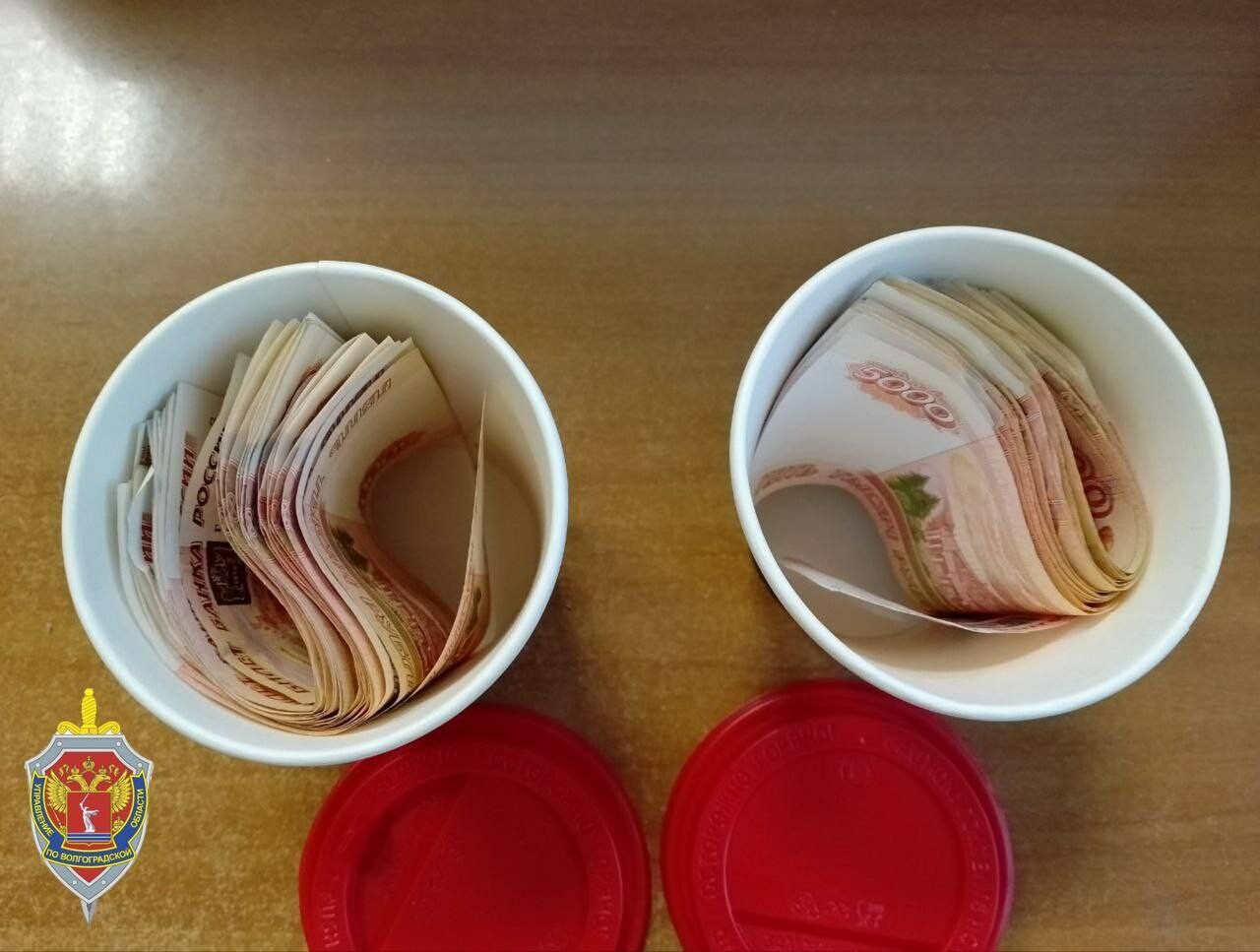 Волгоградских предпринимателей осудили за попытку дать взятку в стаканчиках для кофе