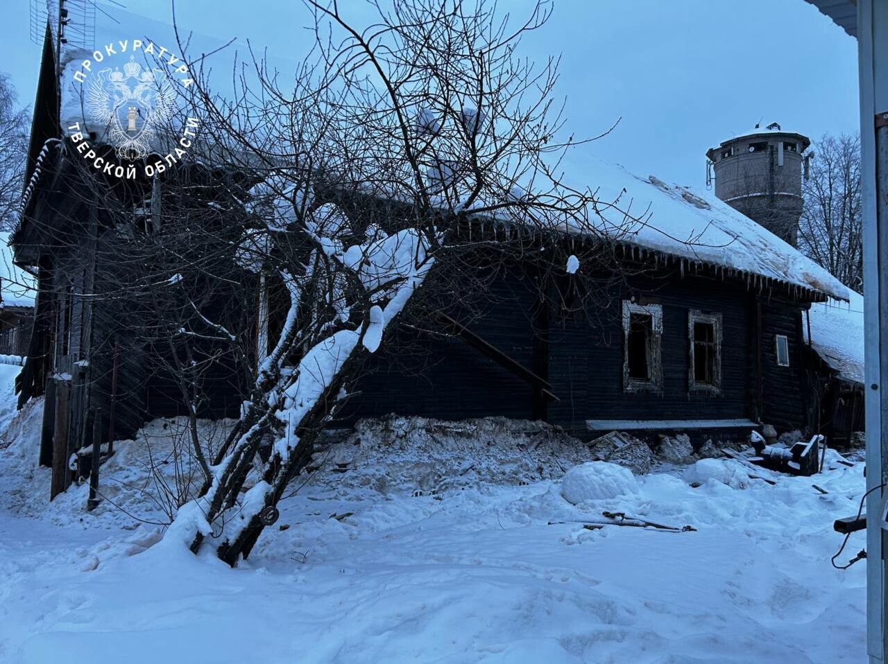 Два человека погибли при пожаре в жилом доме в Тверской области