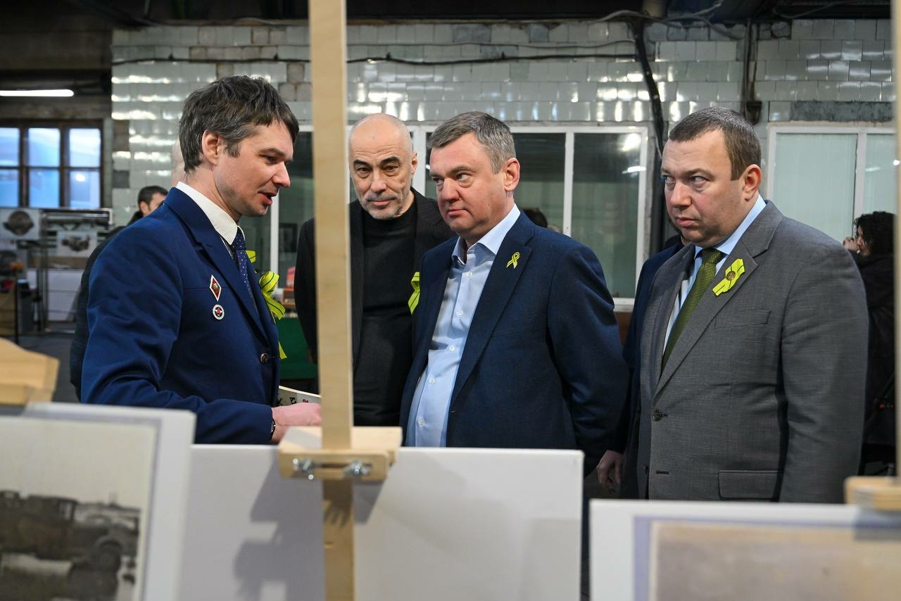 В Петербурге представили фотовыставку, посвященную ледовой трассе «Дорога жизни»