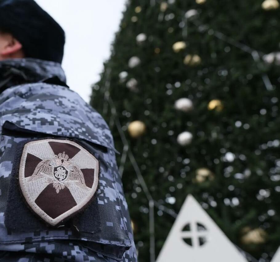 Росгвардейцы помогли пожилой астраханке найти путь домой