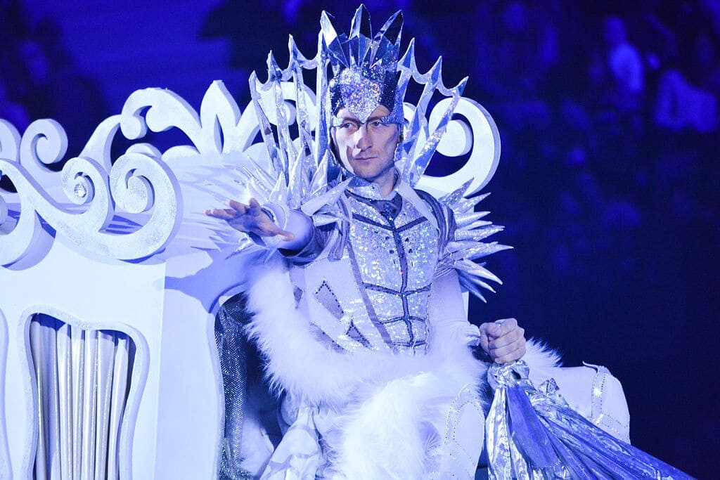 Хирург объяснил, почему глаза Плющенко не стали «лисьими» после операции