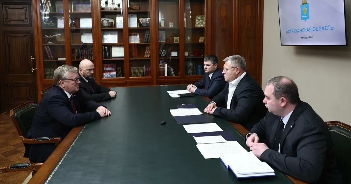 Астраханский губернатор обсудил с Морским регистром развитие судостроения